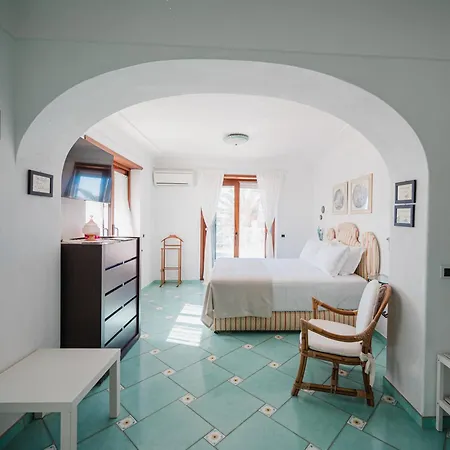 Con Piscina Con 8 Matrimoniali Ad Anacapri, By La Canostra Capri אנה קאפרי