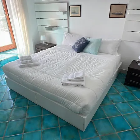 Con Piscina Con 8 Matrimoniali Ad Anacapri, By La Canostra Capri *
