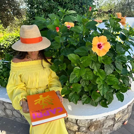 Con Piscina Con 8 Matrimoniali Ad Anacapri, By La Canostra Capri וילה