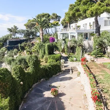 Con Piscina Con 8 Matrimoniali Ad Anacapri, By La Canostra Capri Anacapri (Isola di Capri)