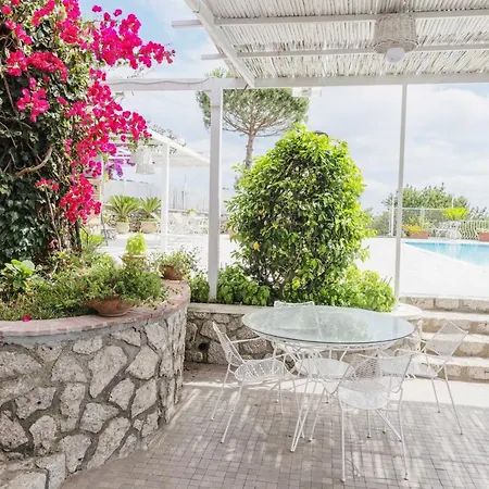 Con Piscina Con 8 Matrimoniali Ad Anacapri, By La Canostra Capri Villa