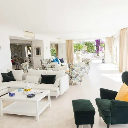 Villa Con Piscina Con 8 Matrimoniali Ad Anacapri, By La Canostra Capri