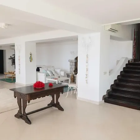 Con Piscina Con 8 Matrimoniali Ad Anacapri, By La Canostra Capri Villa
