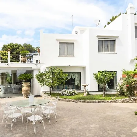 Villa Con Piscina Con 8 Matrimoniali Ad Anacapri, By La Canostra Capri