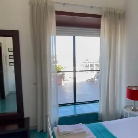 Con Piscina Con 8 Matrimoniali Ad Anacapri, By La Canostra Capri Anacapri (Isola di Capri)