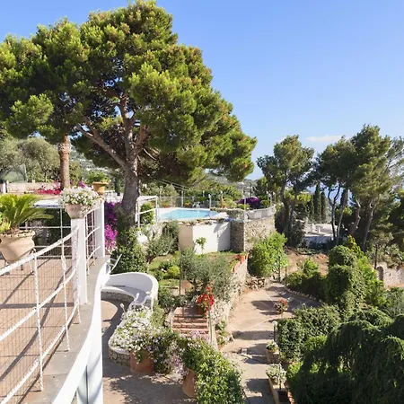Villa Con Piscina Con 8 Matrimoniali Ad Anacapri, By La Canostra Capri *