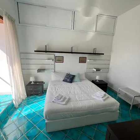 Villa Con Piscina Con 8 Matrimoniali Ad Anacapri, By La Canostra Capri
