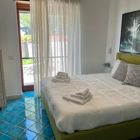 Villa Con Piscina Con 8 Matrimoniali Ad Anacapri, By La Canostra Capri *