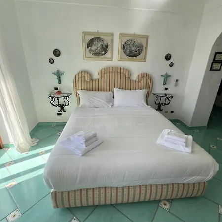 Con Piscina Con 8 Matrimoniali Ad Anacapri, By La Canostra Capri Villa *