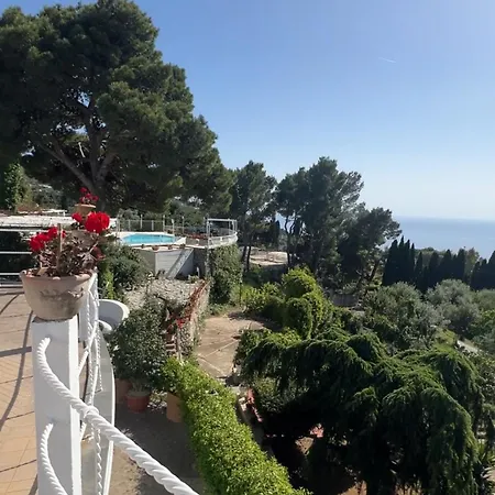 Con Piscina Con 8 Matrimoniali Ad Anacapri, By La Canostra Capri Villa *