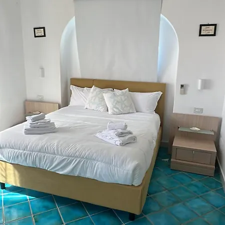 Villa Con Piscina Con 8 Matrimoniali Ad Anacapri, By La Canostra Capri *