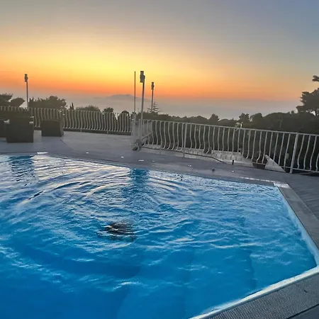 Con Piscina Con 8 Matrimoniali Ad Anacapri, By La Canostra Capri * Anacapri (Isola di Capri)