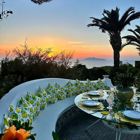 Villa Con Piscina Con 8 Matrimoniali Ad Anacapri, By La Canostra Capri *