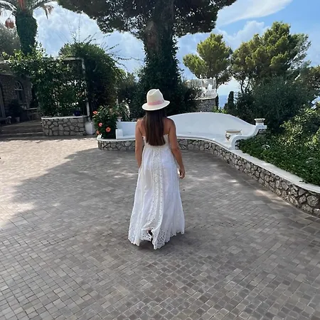 Con Piscina Con 8 Matrimoniali Ad Anacapri, By La Canostra Capri *