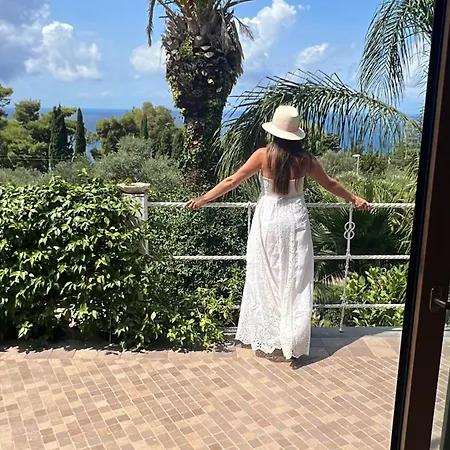 Con Piscina Con 8 Matrimoniali Ad Anacapri, By La Canostra Capri Villa