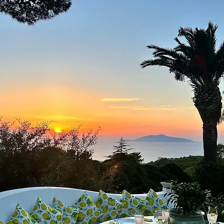 Con Piscina Con 8 Matrimoniali Ad Anacapri, By La Canostra Capri Villa